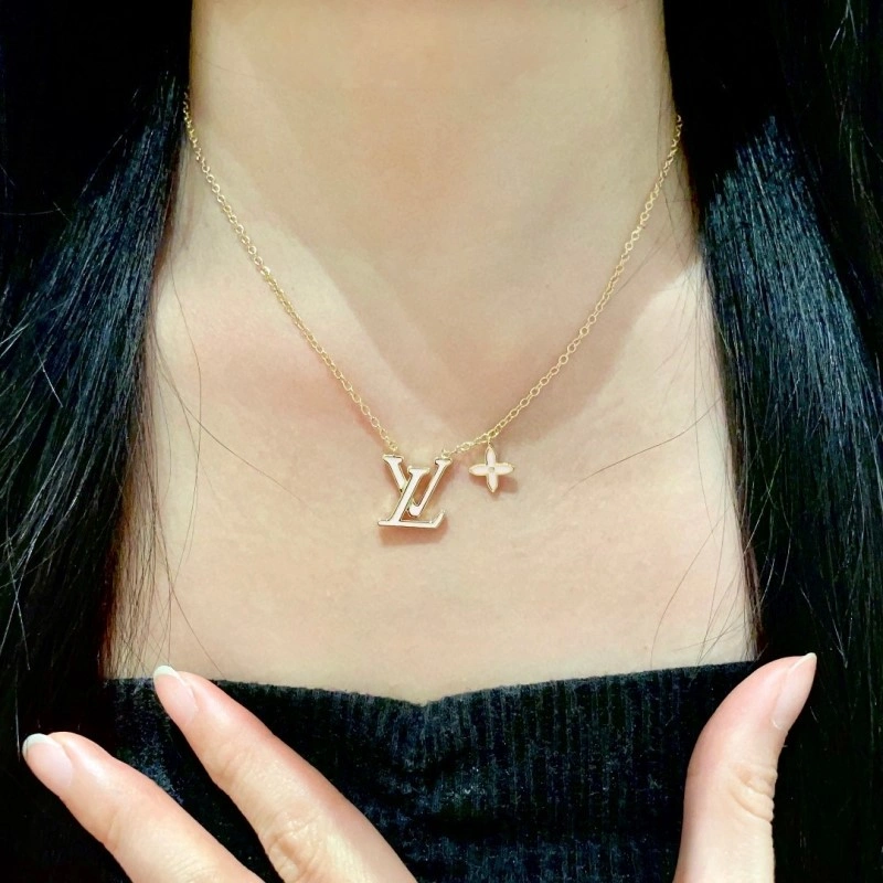 Trendsetting Louis Vuitton Necklaces 247850
