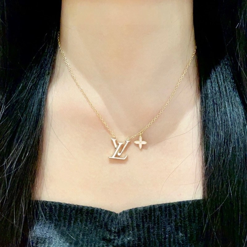 Trendsetting Louis Vuitton Necklaces 247850