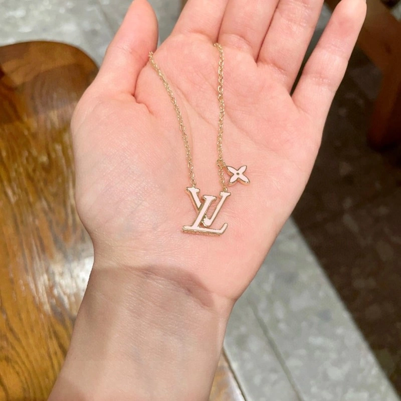 Trendsetting Louis Vuitton Necklaces 247850