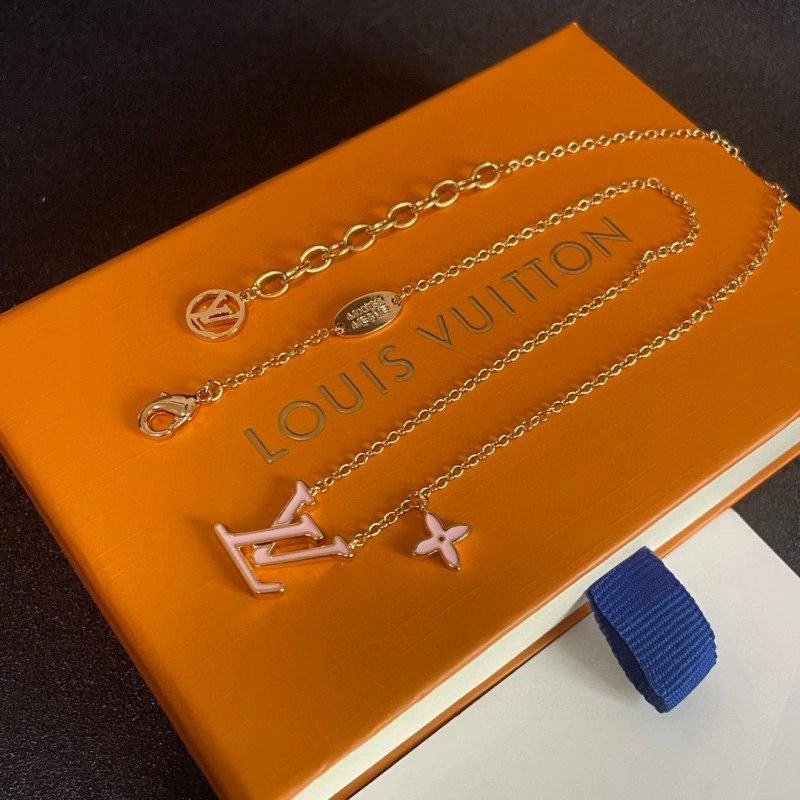 Trendsetting Louis Vuitton Necklaces 247850