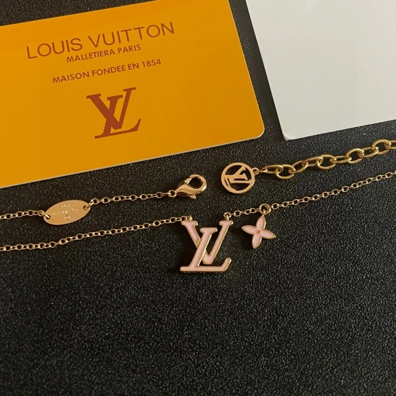 Trendsetting Louis Vuitton Necklaces 247850
