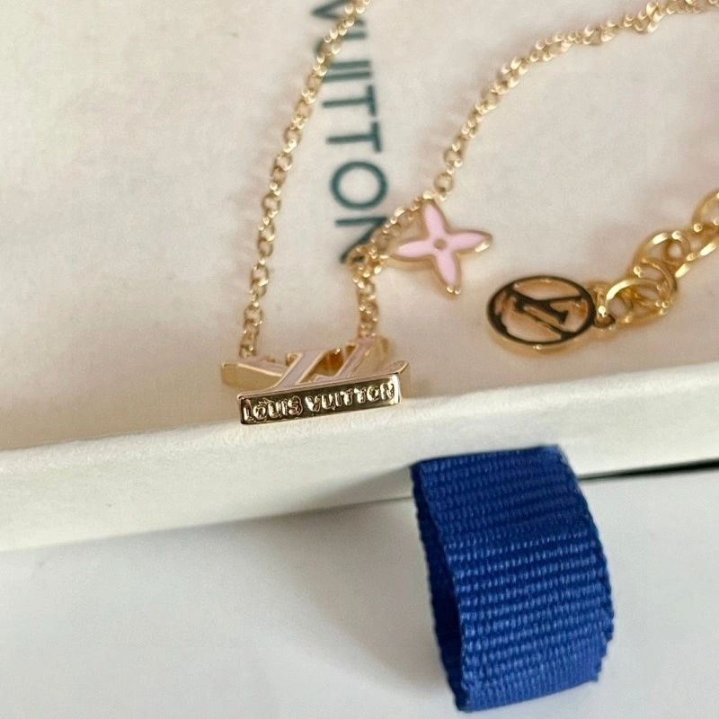 Trendsetting Louis Vuitton Necklaces 247850