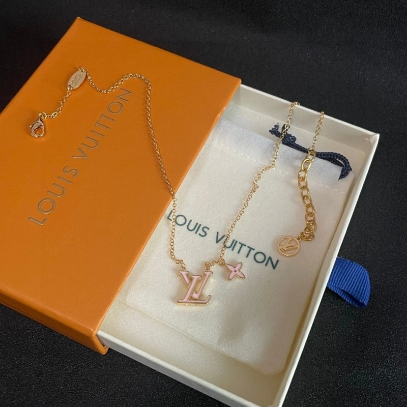 Trendsetting Louis Vuitton Necklaces 247850