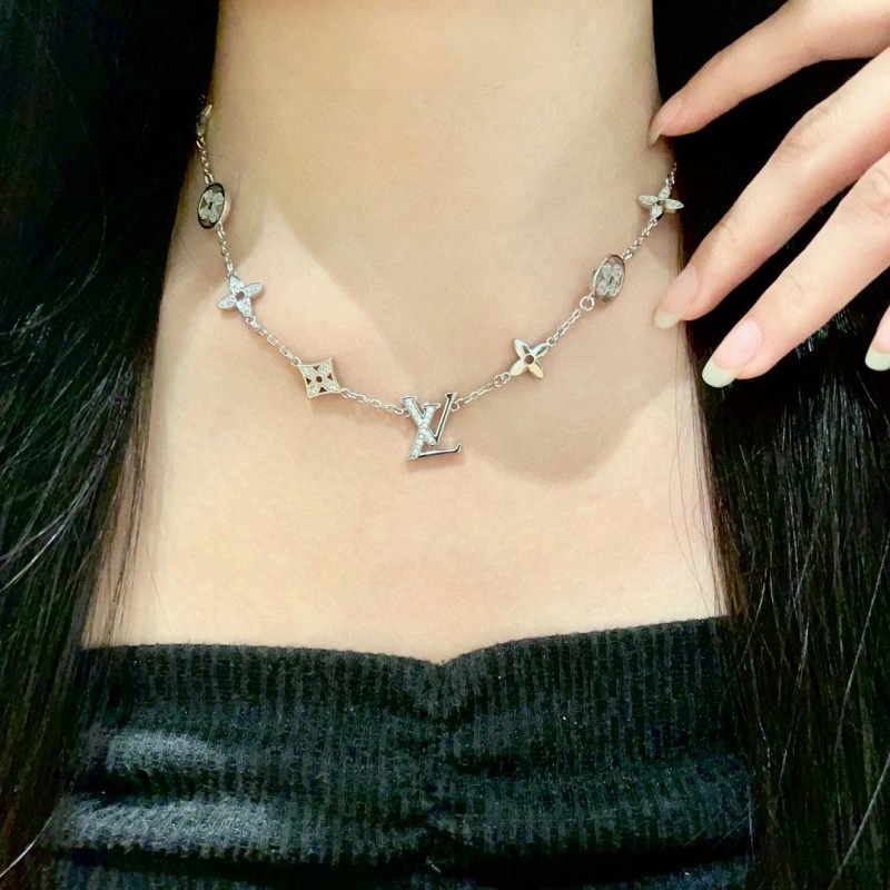 Louis Vuitton Necklaces Trendy 247851