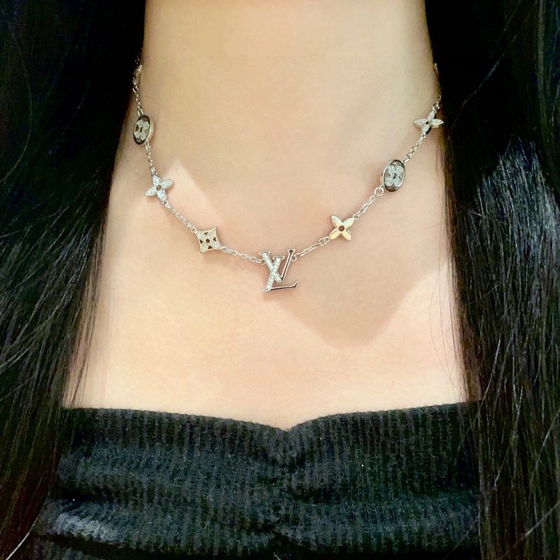 Louis Vuitton Necklaces Trendy 247851