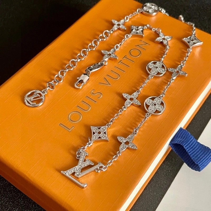Louis Vuitton Necklaces Trendy 247851
