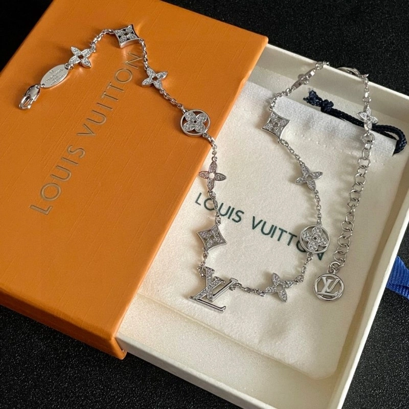 Louis Vuitton Necklaces Trendy 247851
