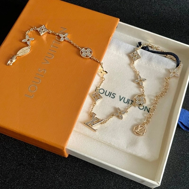 Louis Vuitton Necklaces Neat 247862