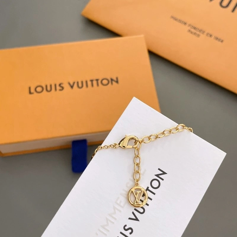 RelaxedFit Louis Vuitton Necklaces 247844