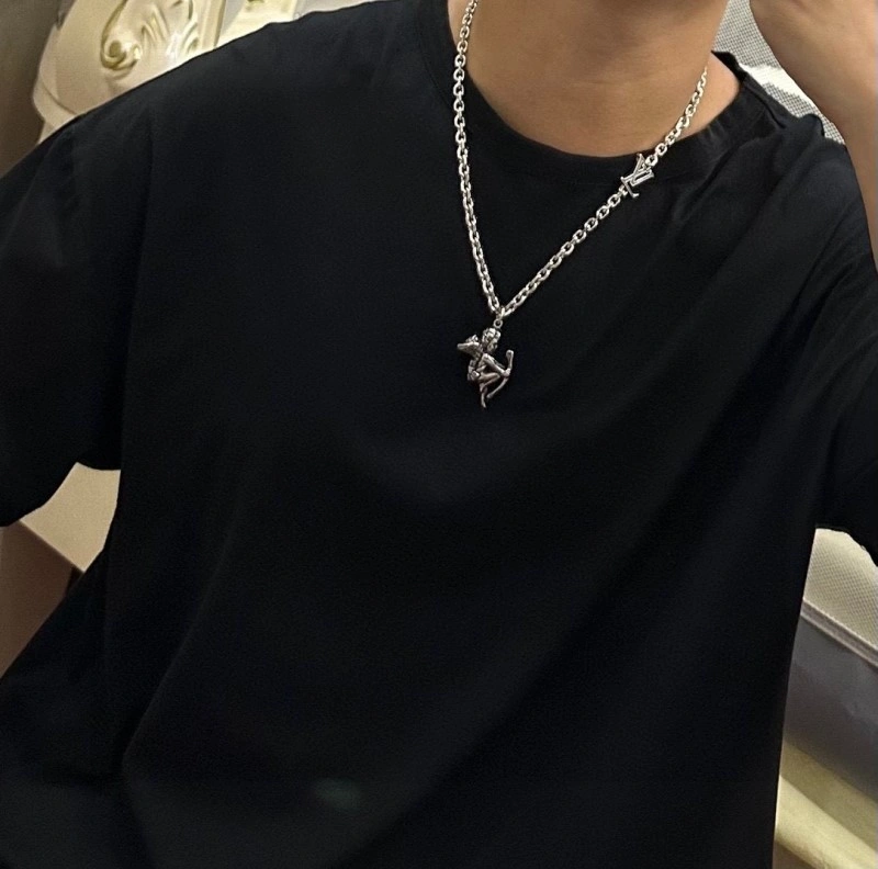 Sporty Louis Vuitton Necklaces 247848