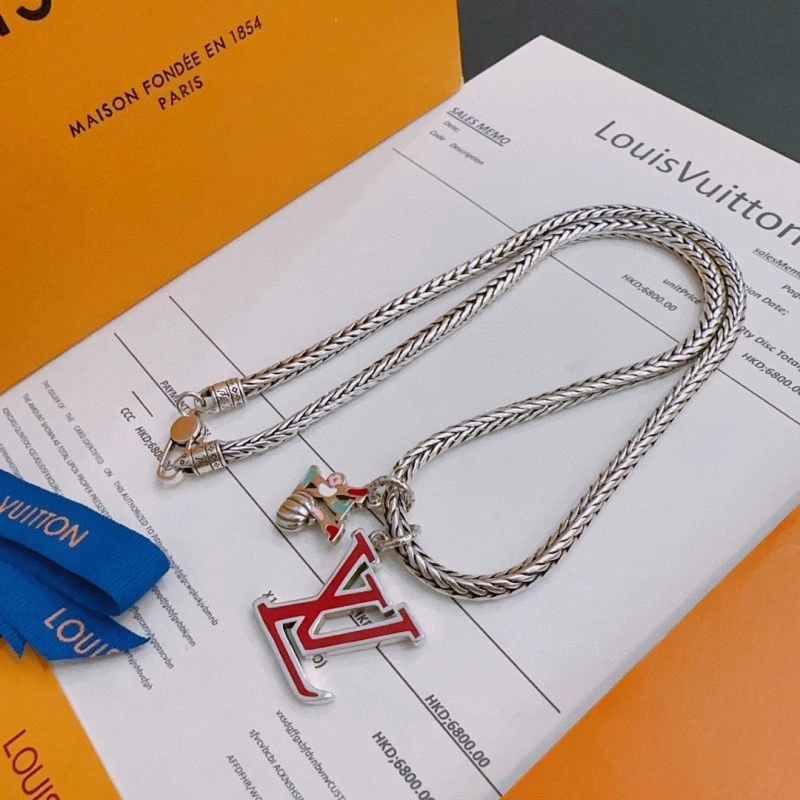 Louis Vuitton Necklaces Chic 247838