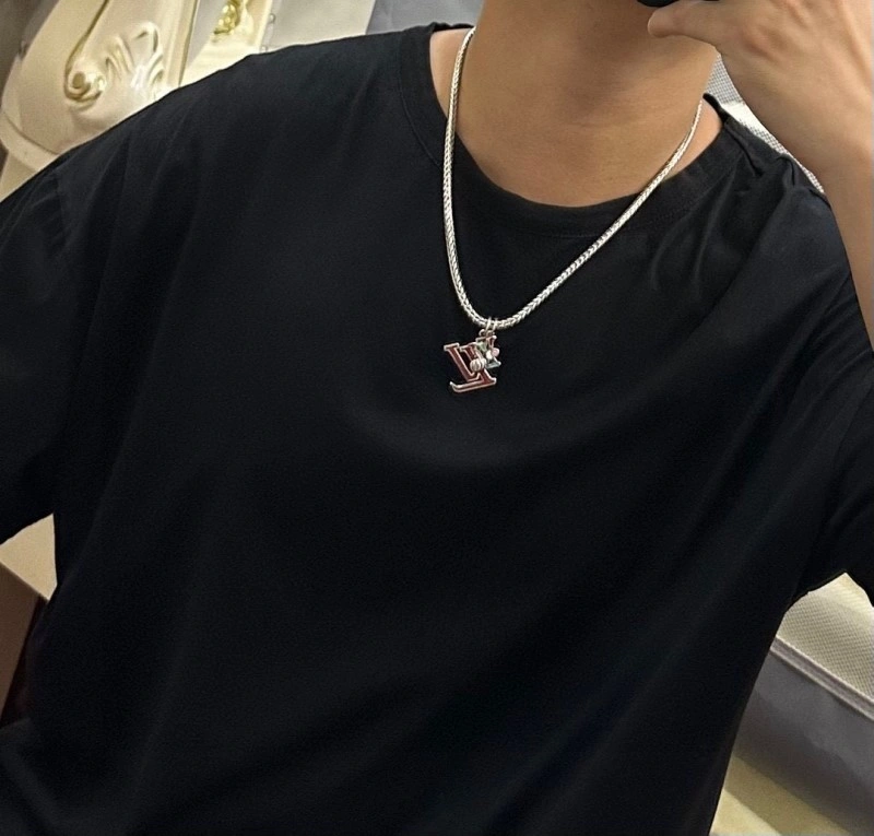 Louis Vuitton Necklaces Chic 247838