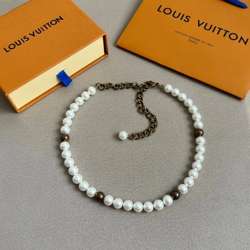 SoftTouch Louis Vuitton Necklaces 247835