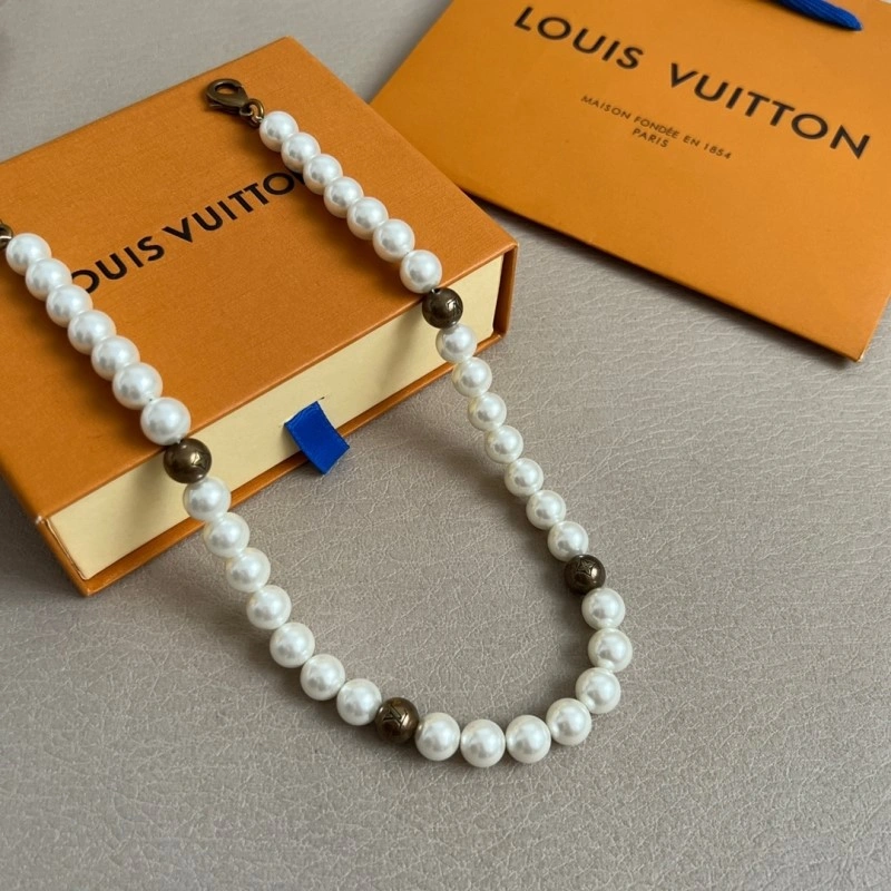 SoftTouch Louis Vuitton Necklaces 247835