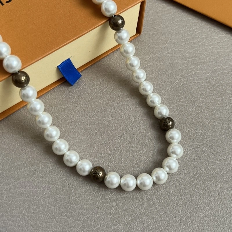 SoftTouch Louis Vuitton Necklaces 247835