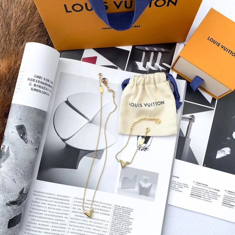 Compact Louis Vuitton Necklaces 247836