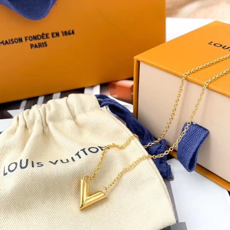 Compact Louis Vuitton Necklaces 247836