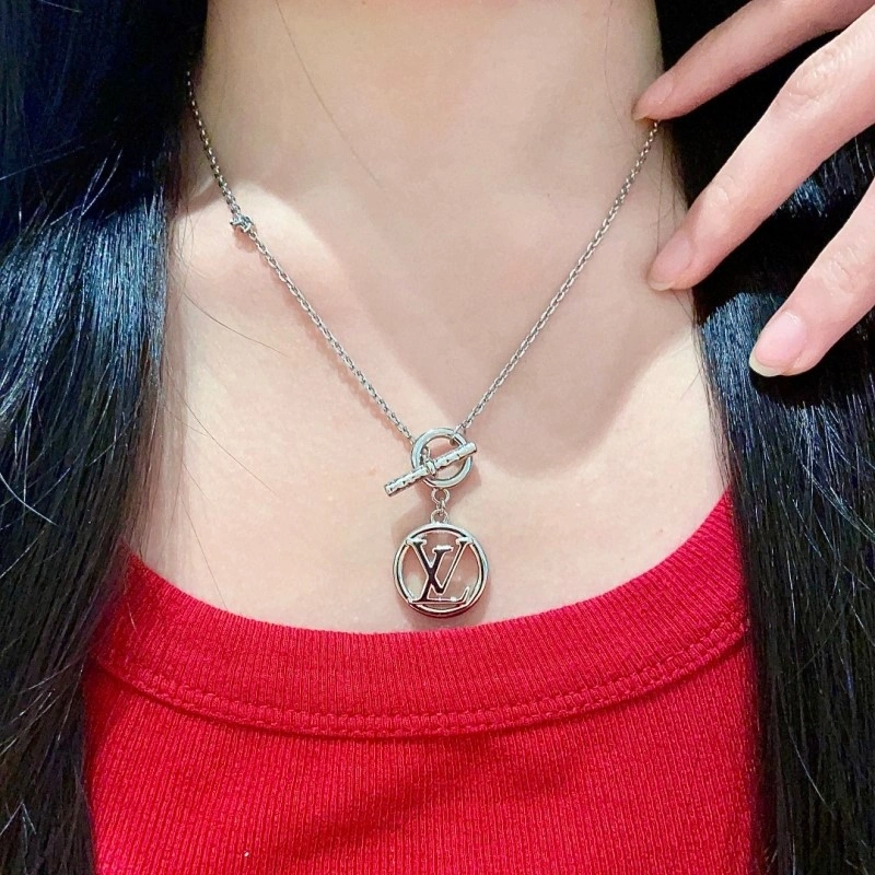 Louis Vuitton Necklaces Effortless 247832