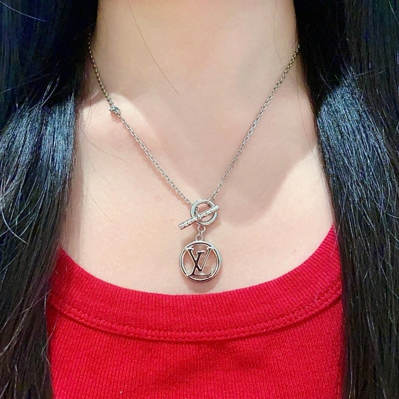 Louis Vuitton Necklaces Effortless 247832