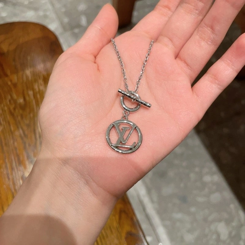 Louis Vuitton Necklaces Effortless 247832
