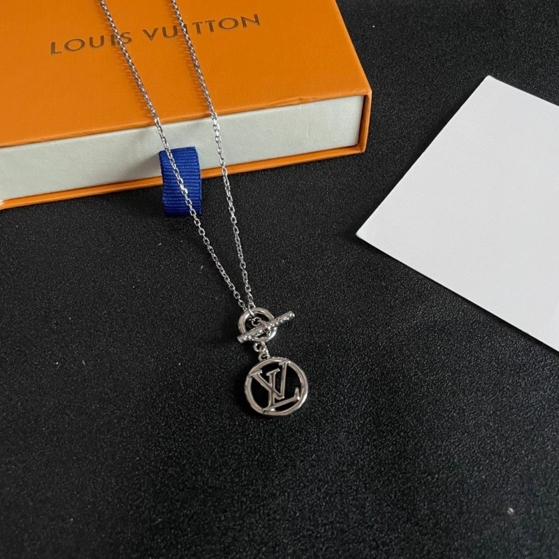 Louis Vuitton Necklaces Effortless 247832