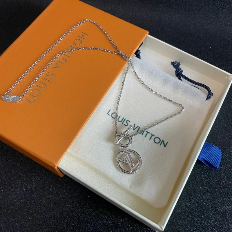 Louis Vuitton Necklaces Effortless 247832