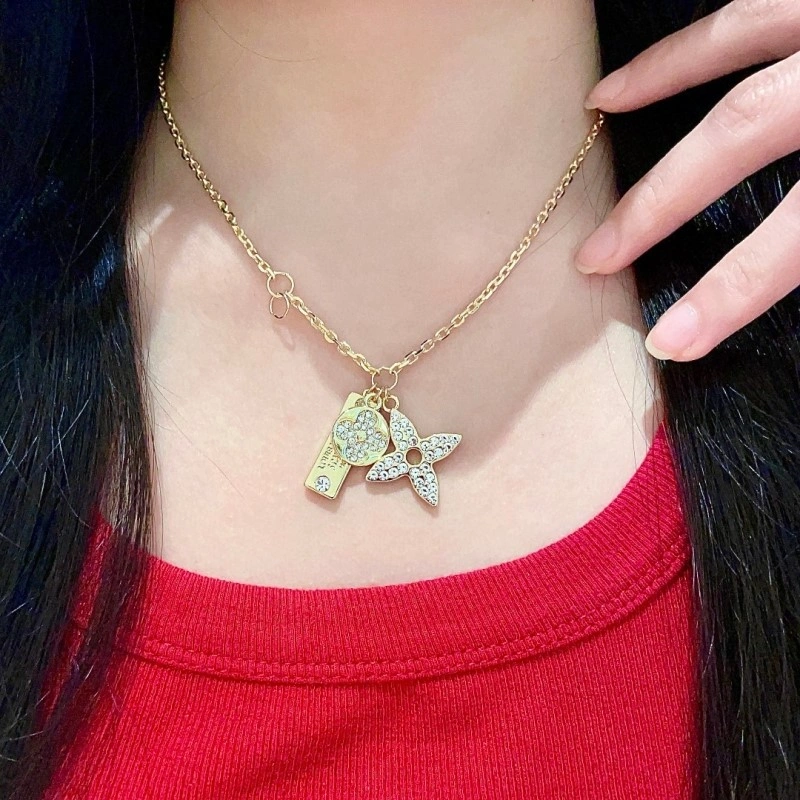FastDry Louis Vuitton Necklaces 247817