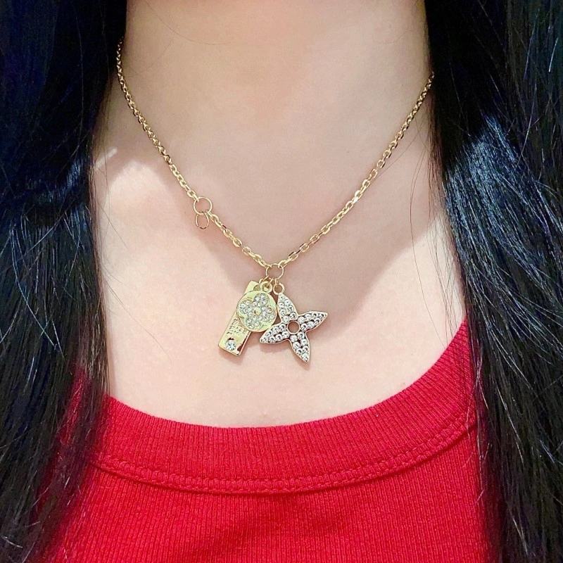 FastDry Louis Vuitton Necklaces 247817