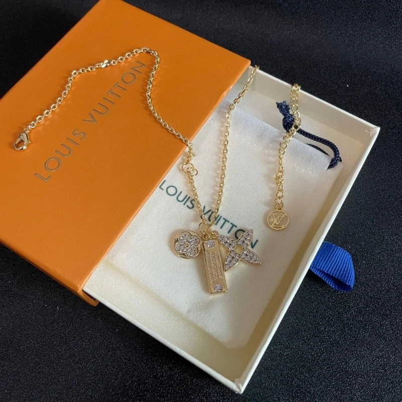 FastDry Louis Vuitton Necklaces 247817