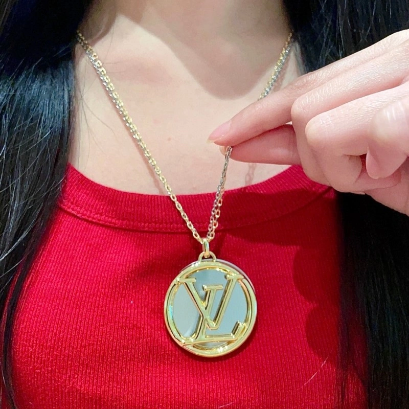 Louis Vuitton Necklaces Soft 247827