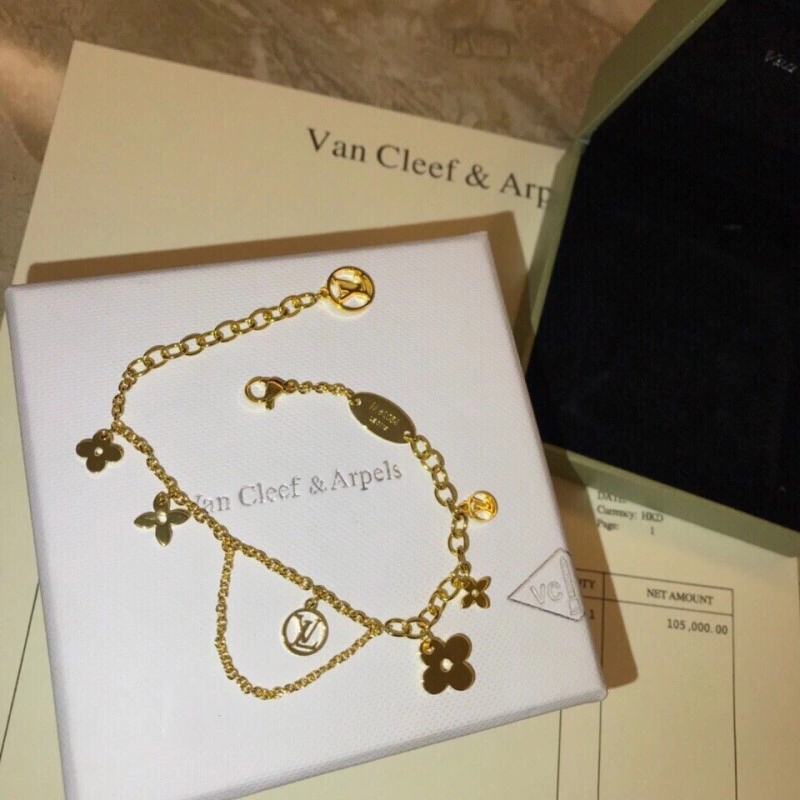 ZipUp Louis Vuitton Necklaces 247813