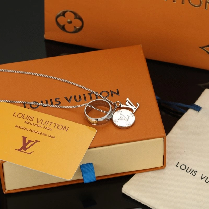 Louis Vuitton Necklaces Bold 247818
