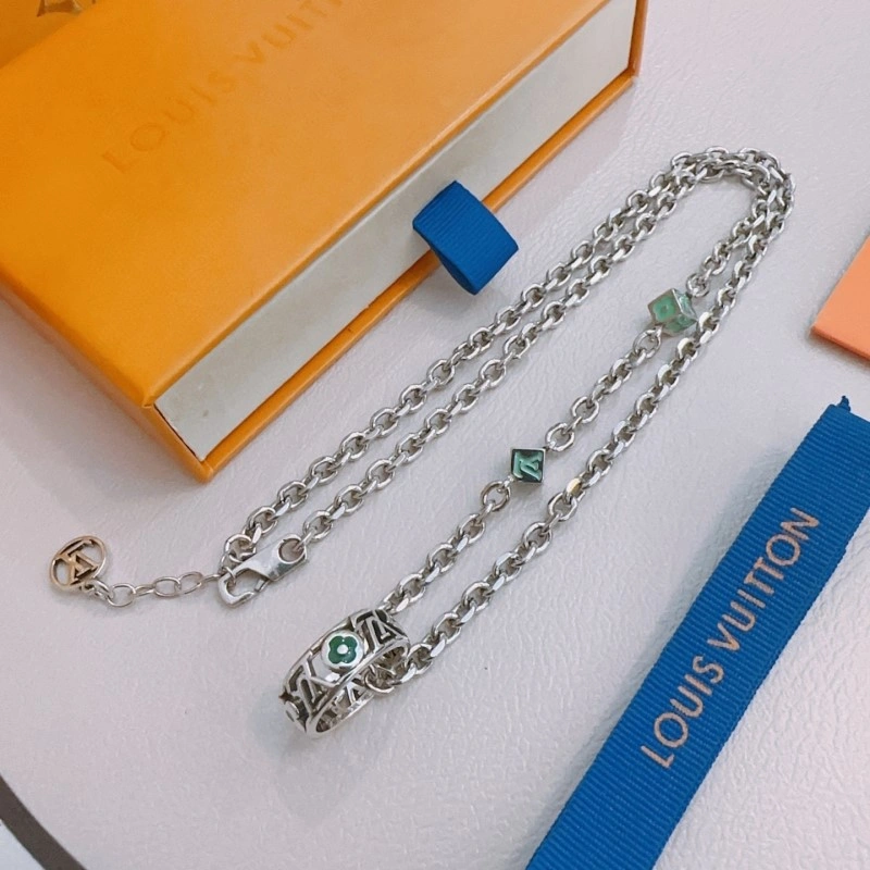 Louis Vuitton Necklaces Effortless 247809