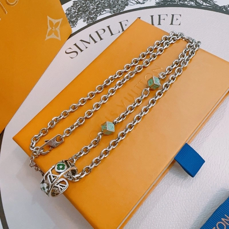Louis Vuitton Necklaces Effortless 247809