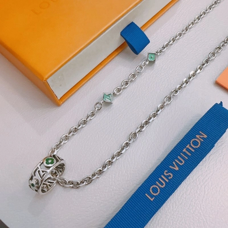 Louis Vuitton Necklaces Effortless 247809