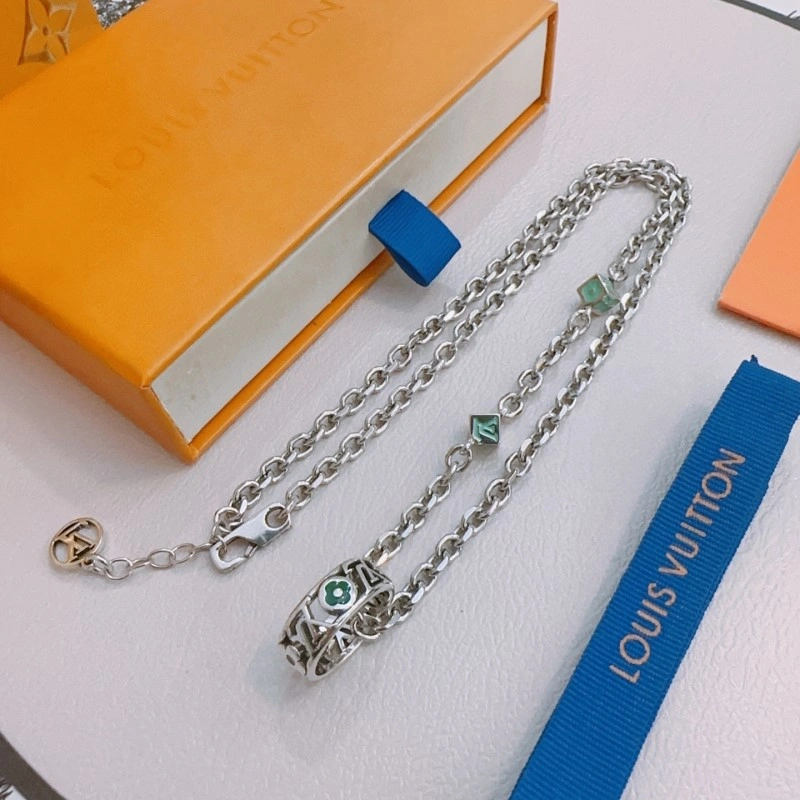 Louis Vuitton Necklaces Effortless 247809