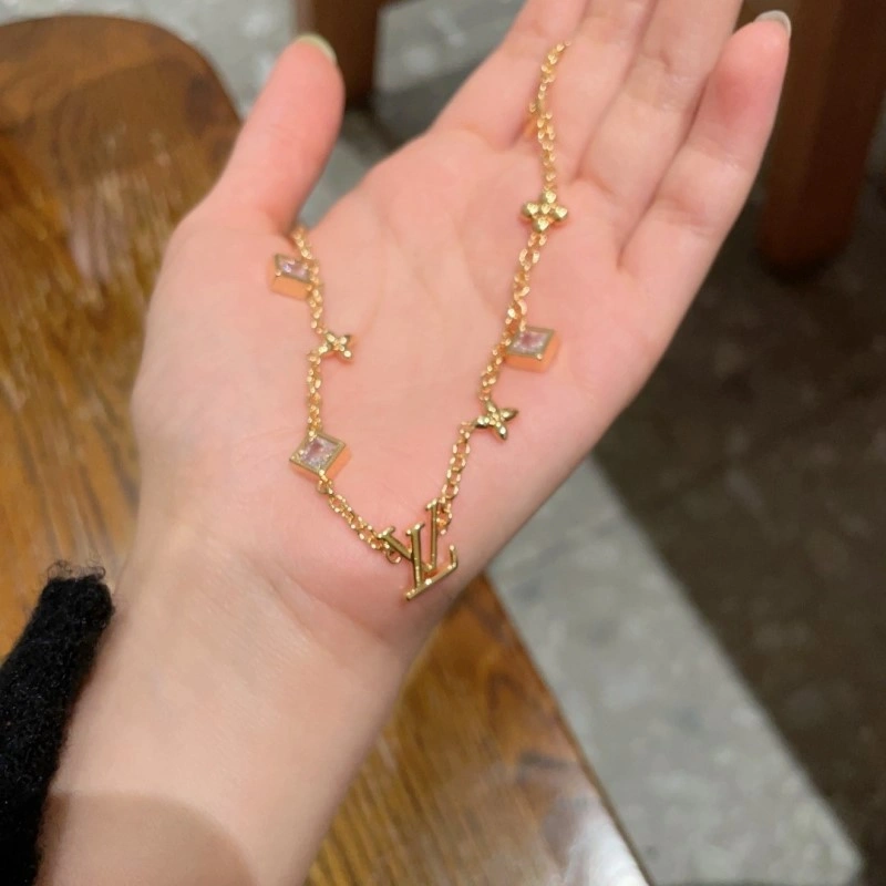 Louis Vuitton Necklaces Tailored 247815