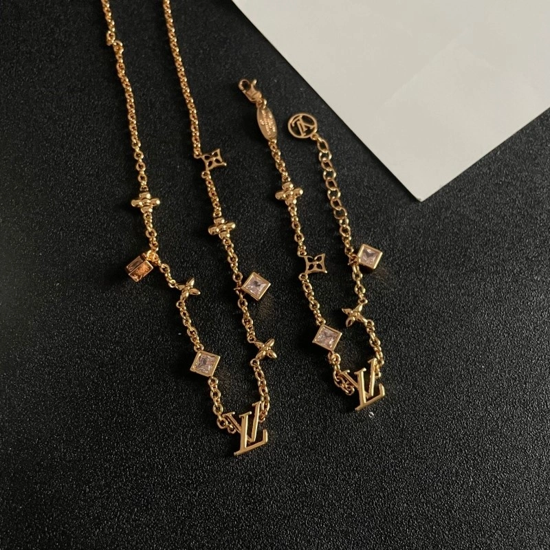 Louis Vuitton Necklaces Tailored 247815