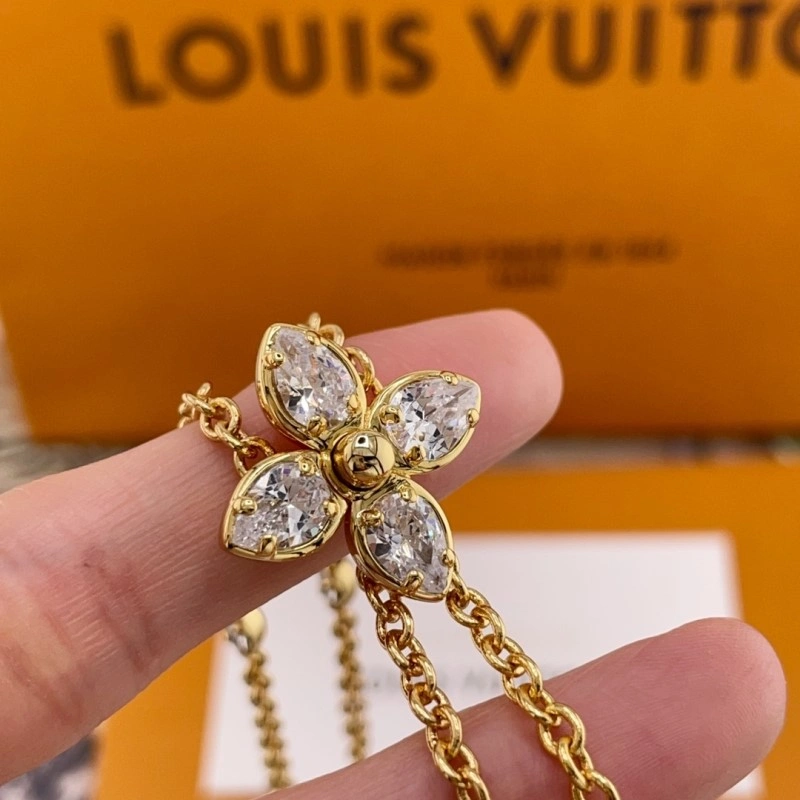 Louis Vuitton Necklaces Packable 247826