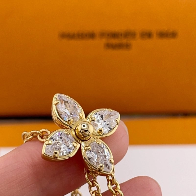 Louis Vuitton Necklaces Packable 247826