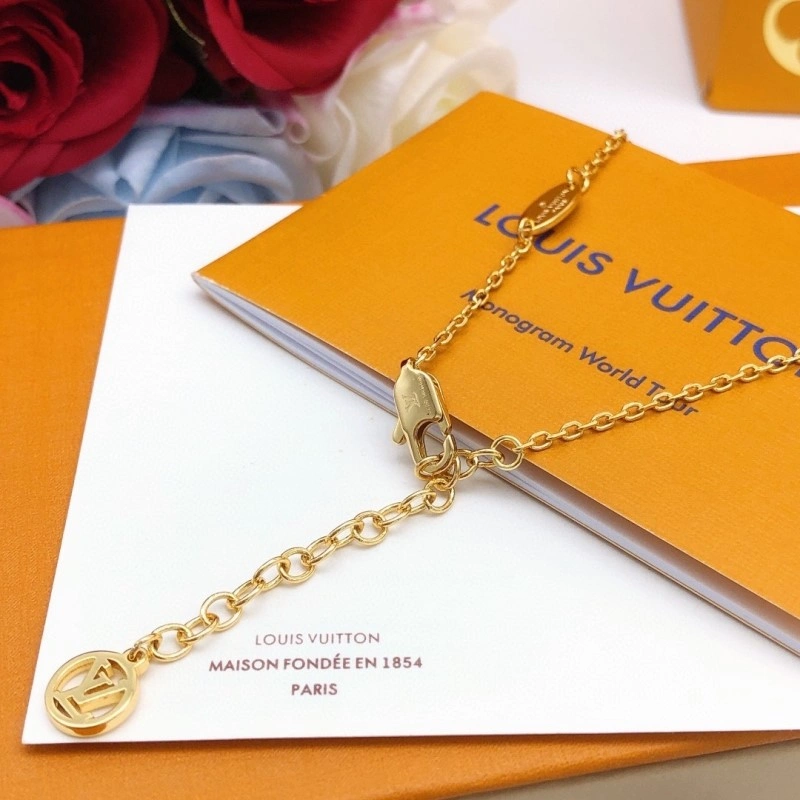 Louis Vuitton Necklaces Trendy 247802
