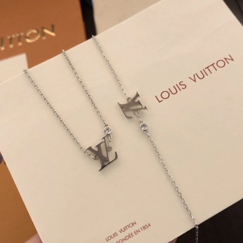 Premium Louis Vuitton Necklaces 247811
