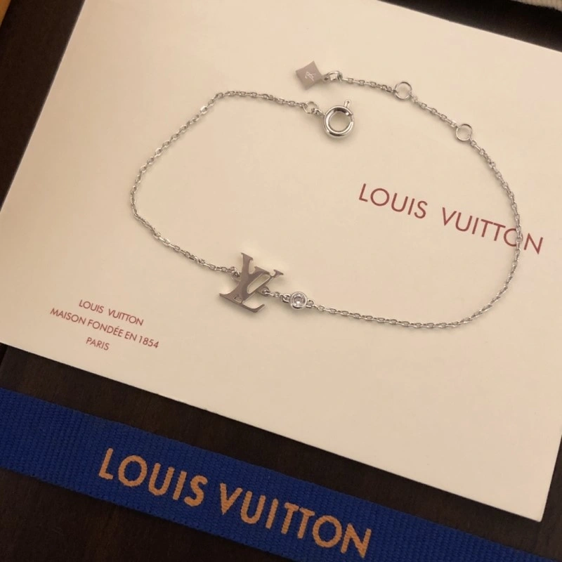 Premium Louis Vuitton Necklaces 247811