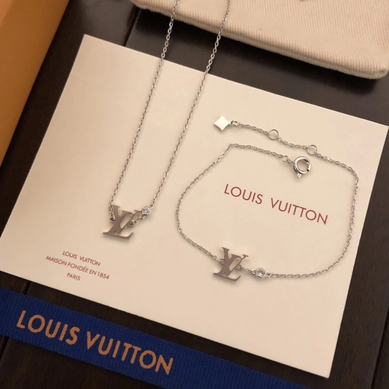Premium Louis Vuitton Necklaces 247811