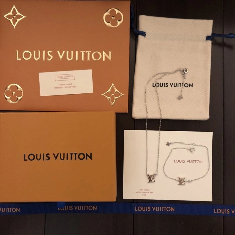 Premium Louis Vuitton Necklaces 247811