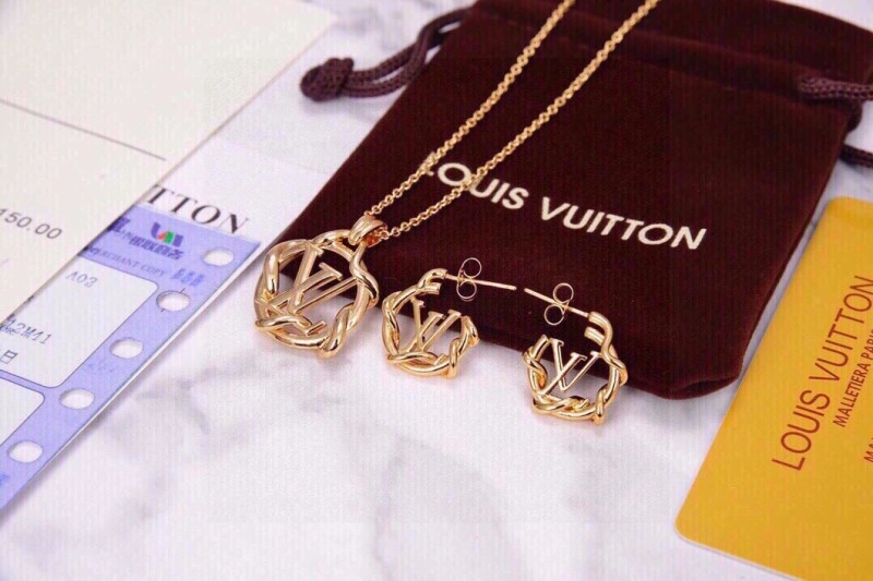 Reliable Louis Vuitton Necklaces 247801