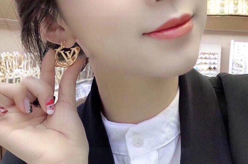 Reliable Louis Vuitton Necklaces 247801