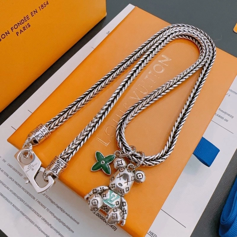 SmoothTexture Louis Vuitton Necklaces 247793