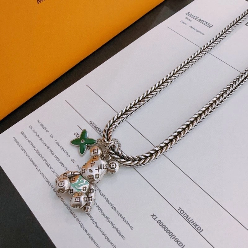 SmoothTexture Louis Vuitton Necklaces 247793