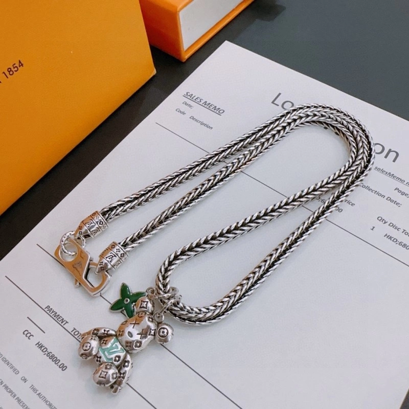 SmoothTexture Louis Vuitton Necklaces 247793